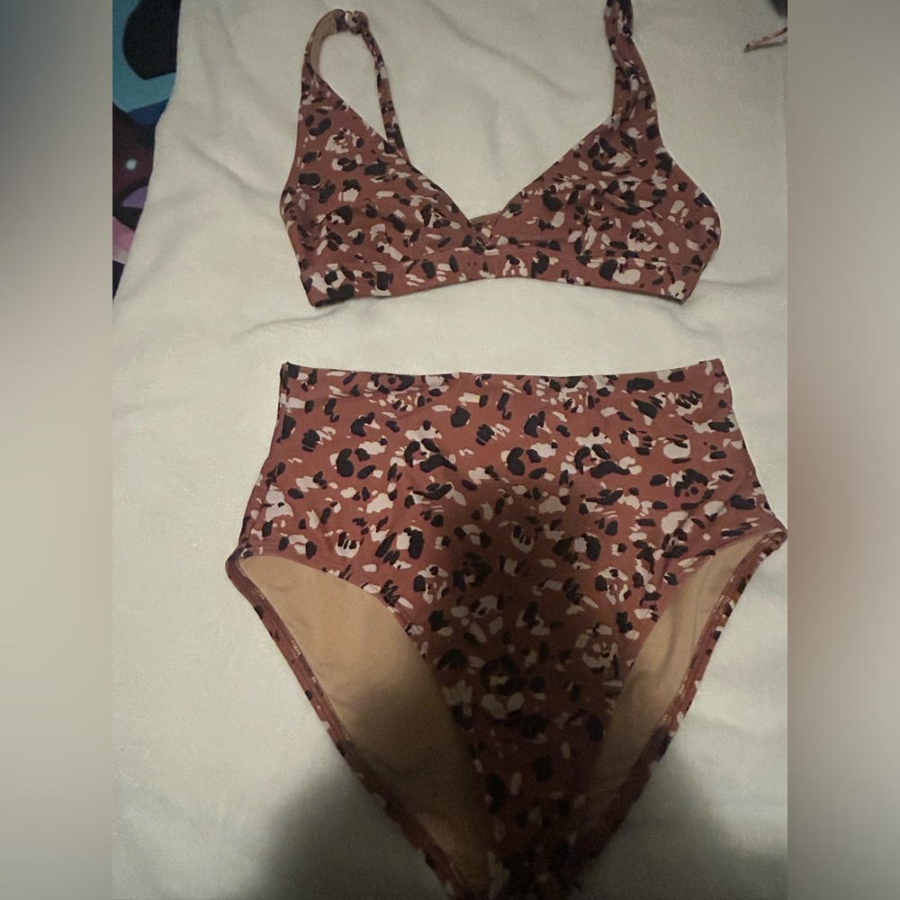 Old navy women’s suim suite size small